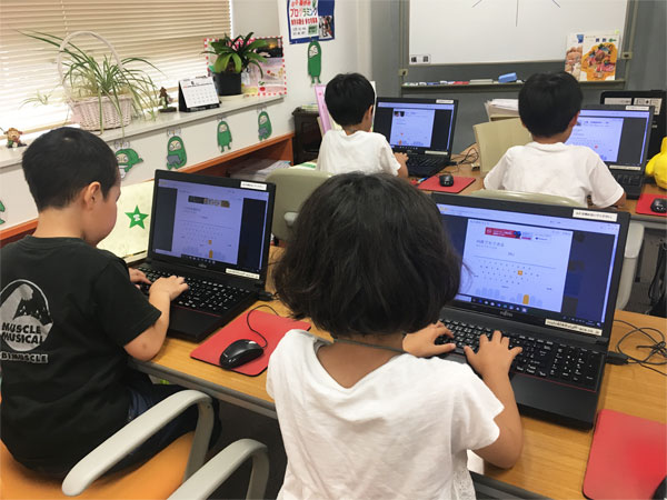 富士通オープンカレッジ長岡校では、思考力や数学力向上を目指し工夫している授業風景